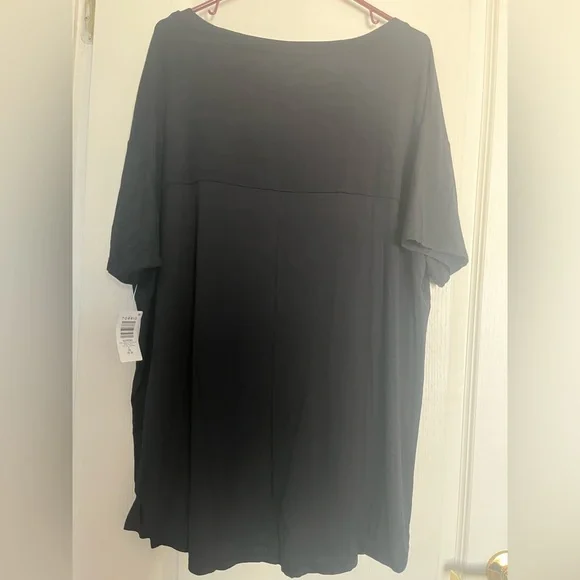 Torrid NWT TRU Black short sleeve shirt. 2 - Picture 2 of 5